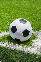 Fußball Fleecedecke Tagesdecke Football Schwarz Weiss Fußballplatz 100 x 150 cm 100% Polyester